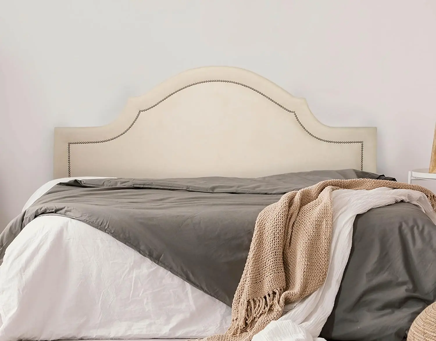 Cabeceira Casal Provençal Luxo 140x60 Suede Off White - Tachas Prata